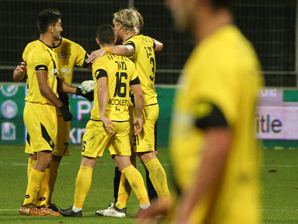 חוגגים כל הדרך אל הבנק (סוכנות ג'יני)