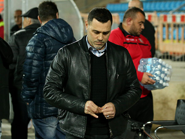 שומר את הקלפים קרוב לחזה. בנין (יוסי שקל)