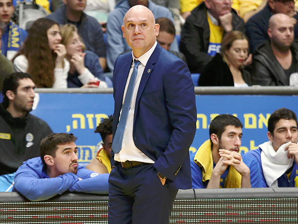 לא בא בטענות לשחקנים. ספאחיה (אלן שיבר)