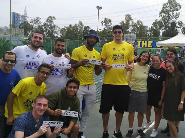 הקבוצה עדיין מנציחה אותו