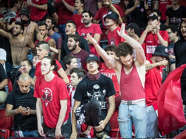 הקהל האדום בטירוף (מנהלת)