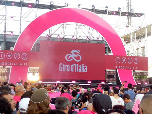 יוצאים לדרך