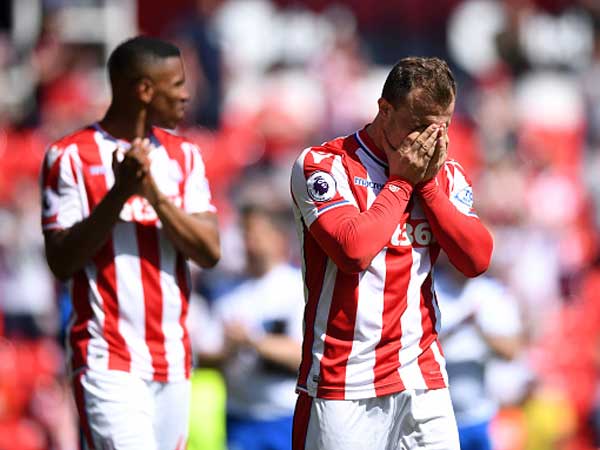 על הפנים, שחקני סטוק אחרי ההפסד. (getty)