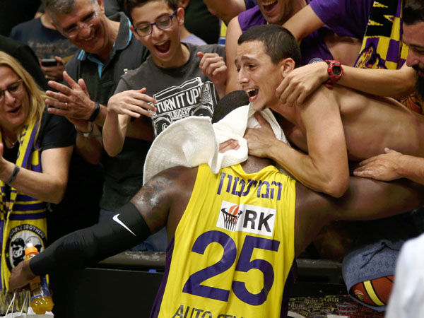 שמחה חסרת גבולות בחולון (אלן שיבר)