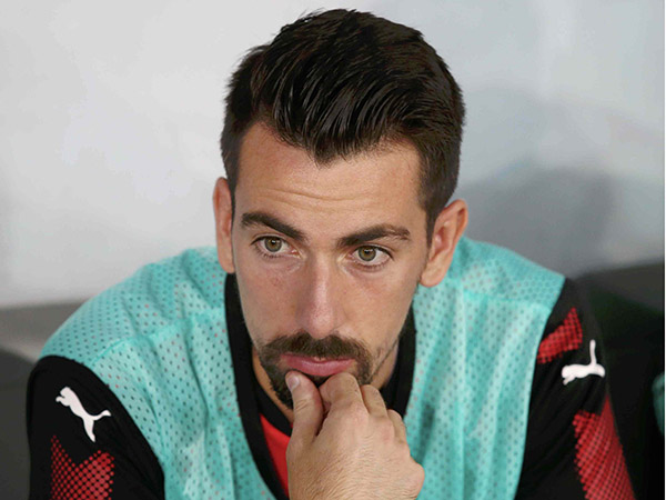 קואנקה. נוקט בגישה לוחמנית (אלן שיבר)