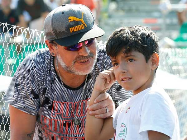סכסוך משפחתי? דייגו עם נכדו, הבן של אגוארו (Getty)