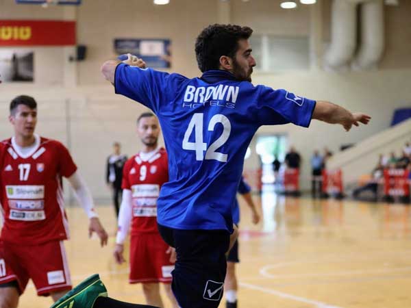 (הדר ואן קולא)