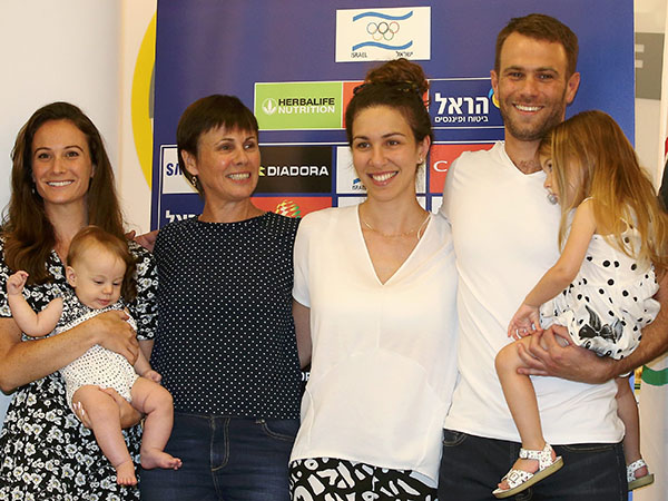 נבו והמשפחה התומכת (אלן שיבר)