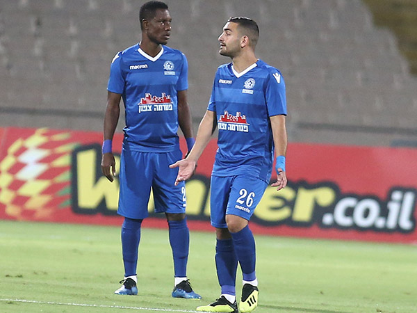 קניוק מאוכזב מהפתיחה של פ"ת (צילום: אלן שיבר)