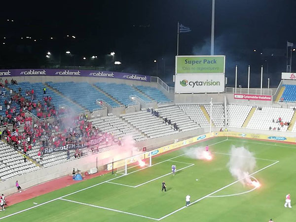 ב"ש תיענש על זריקת האבוקות (GETTY)