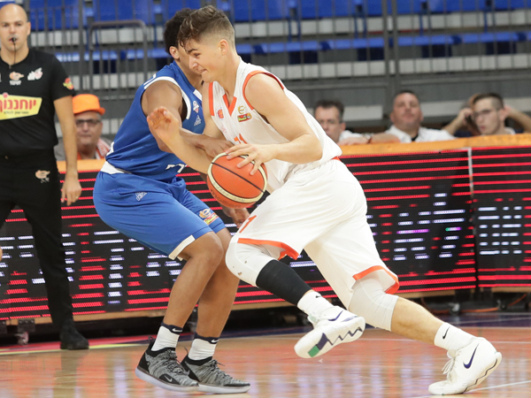 אריאל. ראשל"צ פתחה חזק (מנהלת)