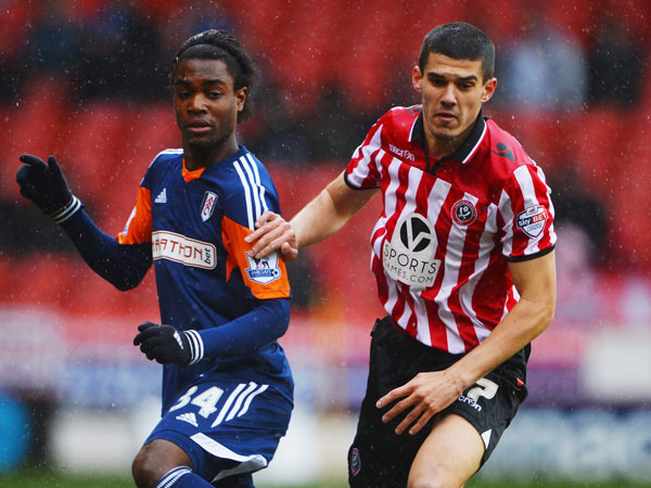 במדי פולהאם. המעבר לאנגליה לקח אותו אחורה (אלן שיבר)