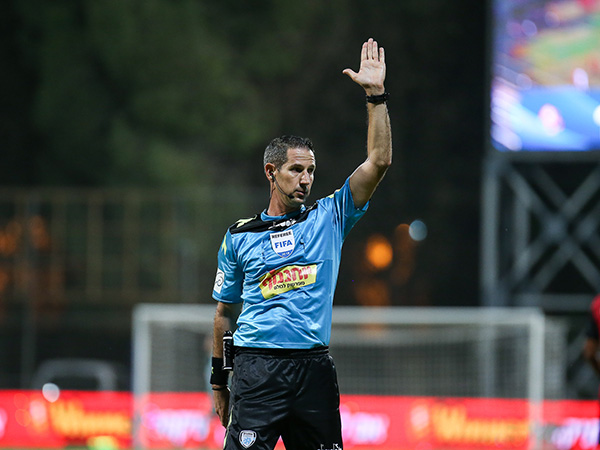 שמואלביץ'. סילבס לא אהב את השיפוט שלו (צילום: סוכנות ג'יני)