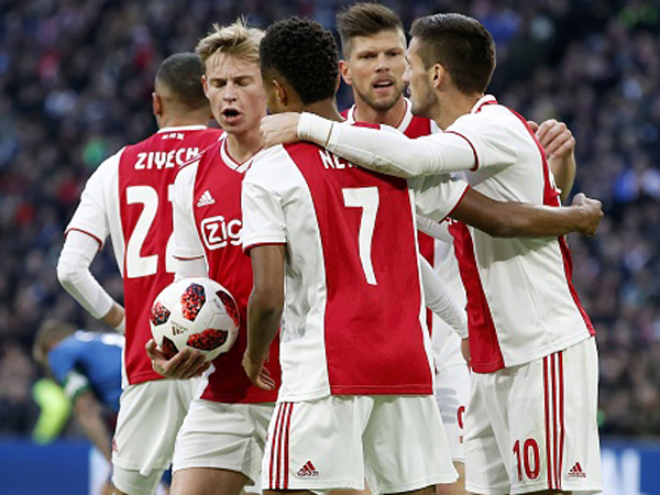 אייאקס לא מוותרת לפ.ס.וו במאבק האליפות (getty)