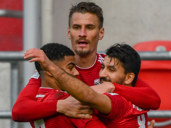 אלמוג כהן חזר בגדול (Armin Weigel, GETTY)