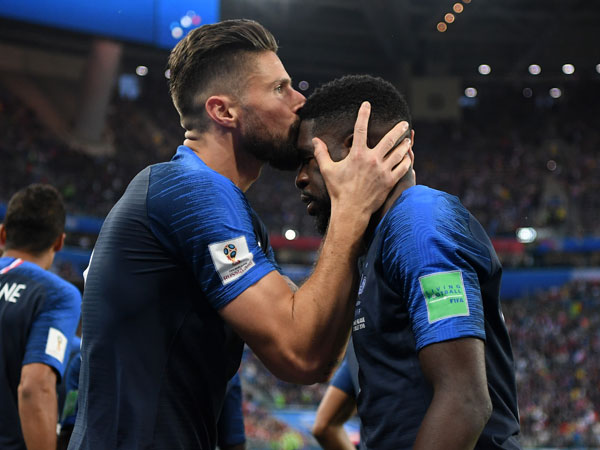 ז'ירו מפגין אהבה (Photo by Shaun Botterill/Getty Images)