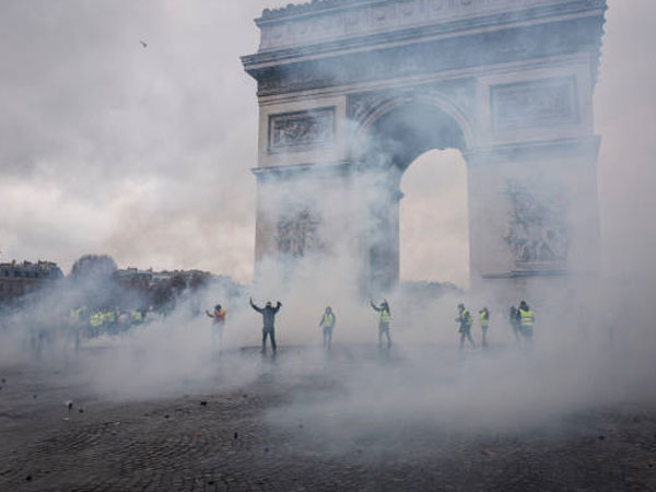 פריז בוערת (Veronique de Viguerie, Getty)