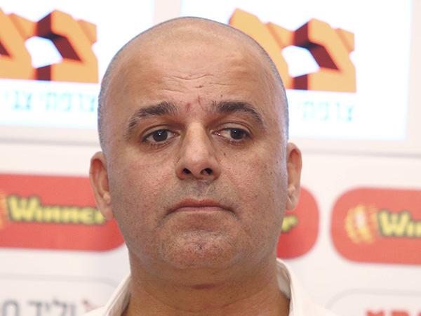 שרון ניסנוב. מוכן למסור את הפועל בחינם (אלן שיבר)