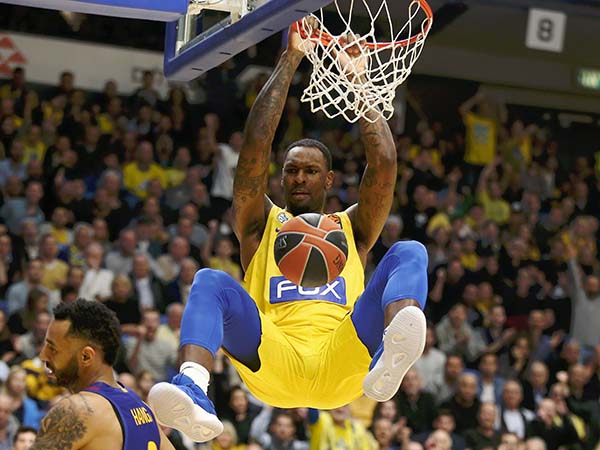 בלאק. היחיד שתפקד ברבע האחרון (אלן שיבר)