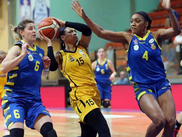 נעצרה. אלישיה גריי (אודי ציטיאט, מנהלת הליגה)