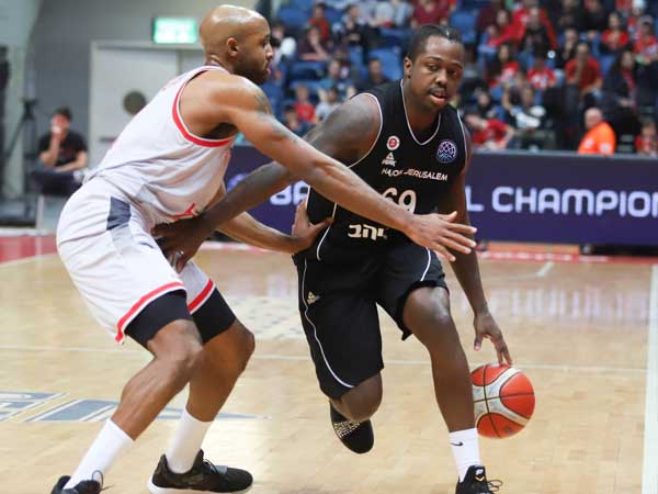 בראון, משחק עצבני שלו אפשר לאורחת לחזור (דני מרון)