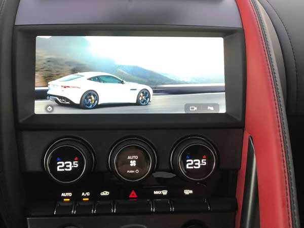 תא נוסעים מעט מיושן המצריך רענון