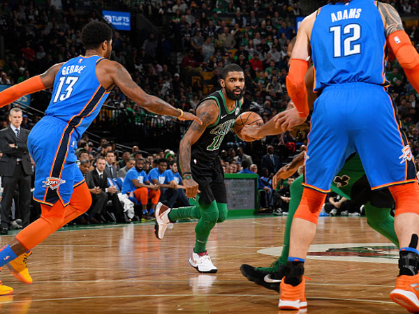 קיירי וג'ורג' היו נפלאים (צילום: Brian Babineau/NBAE via Getty Images)