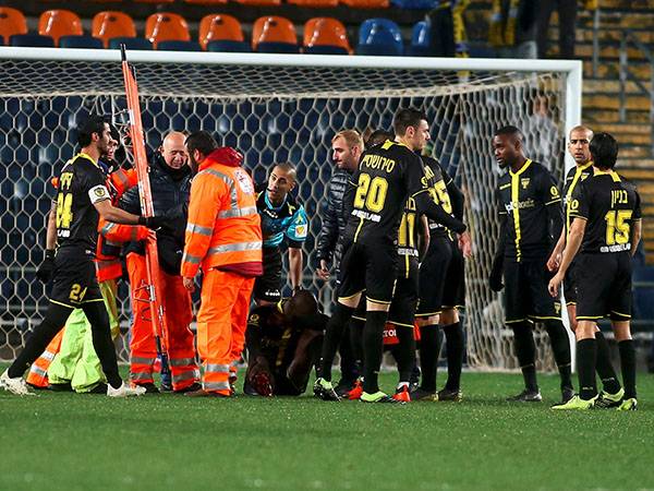 קונטה על הדשא אחרי הפציעה (אלן שיבר)