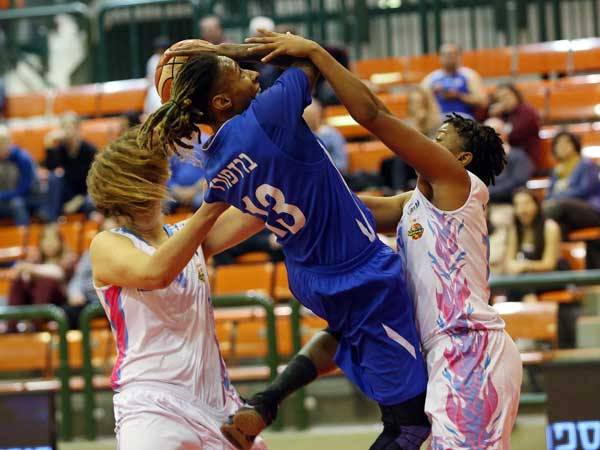 ברדפורד עם הכדור, משחק ענק (אודי ציטיאט, באדיבות מנהלת ליגת העל לנשים)