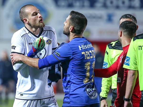 ראיקוביץ'. התעמת עם פריד (סוכנות ג'יני)