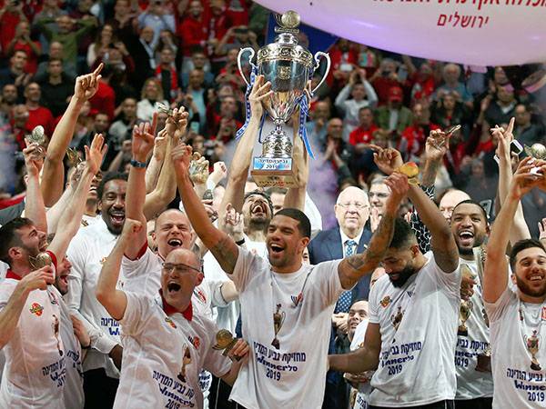 הגביע של הפועל ירושלים (צילום: אלן שיבר)