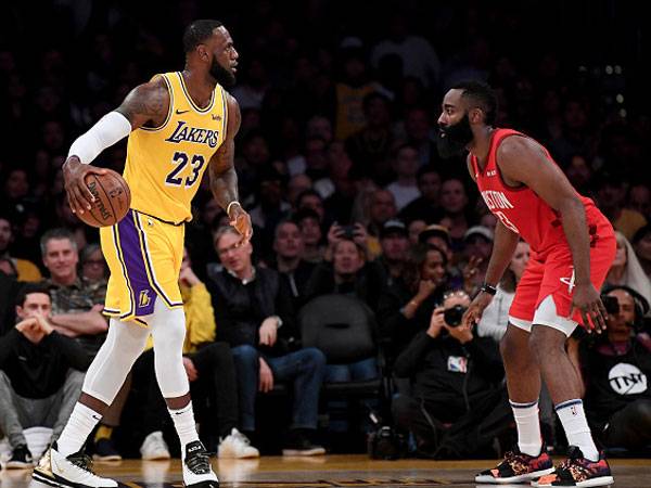 הבטיח וקיים. לברון מול הארדן (צילום: Harry How/Getty Images)