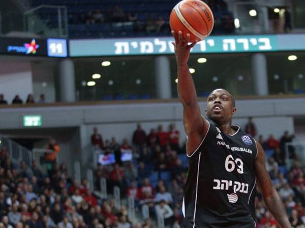 בראון. ינסו להכשירו לקראת מכבי (FIBA)