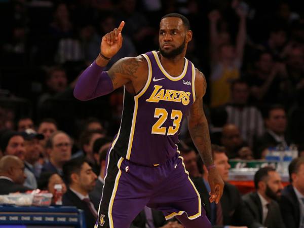 לברון. יקשיב לעצה של בראיינט? (Jim McIsaac/Getty Images)