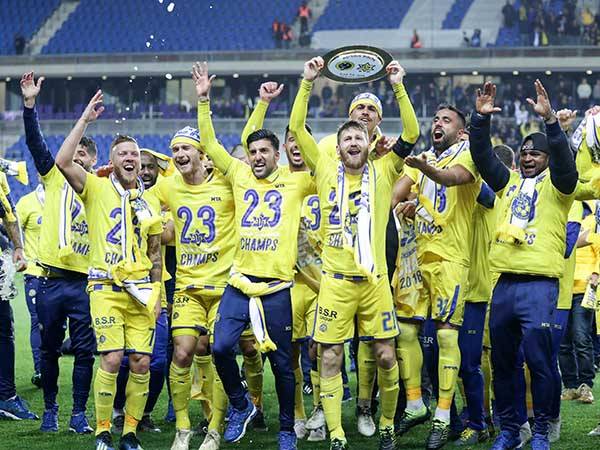 חוגגים תואר בגשם של מארס (דני מרון)