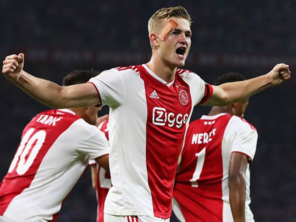 יובה תיתן לבארסה פייט בקרב עליו. דה ליכט (getty)