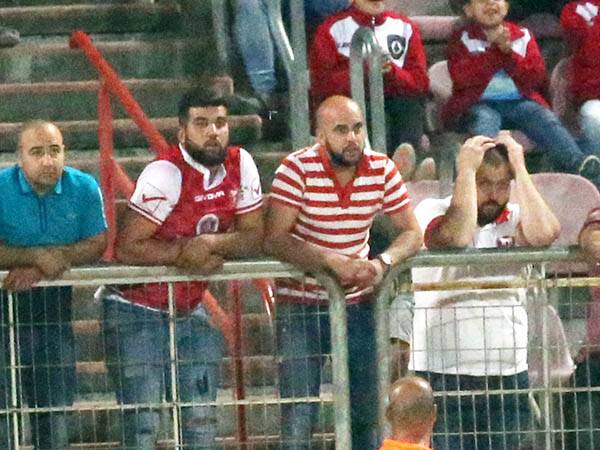 אולי יכולים להסתכל קדימה בתקווה. אוהדי סכנין (צילום: יוסי שקל)