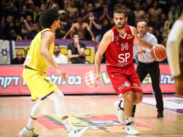 לימונד מול חולון, האדומים בצרות (מנהלת הליגה)