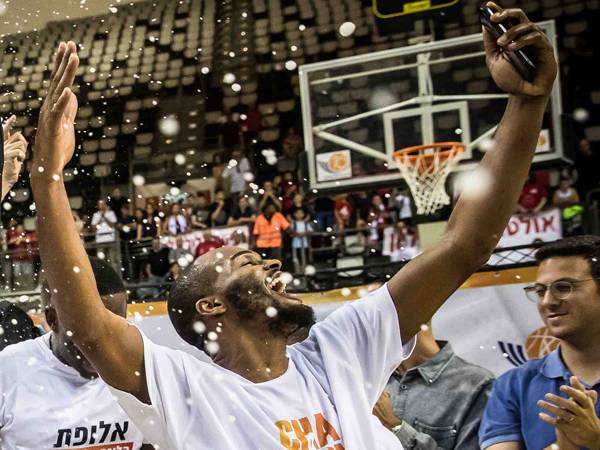 סוף שבוע מתוק למכבי חיפה (צילום: עודד קרני)