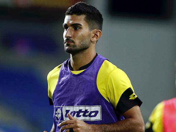 לא מרוצה ממעמדו. תירם (אלן שיבר)