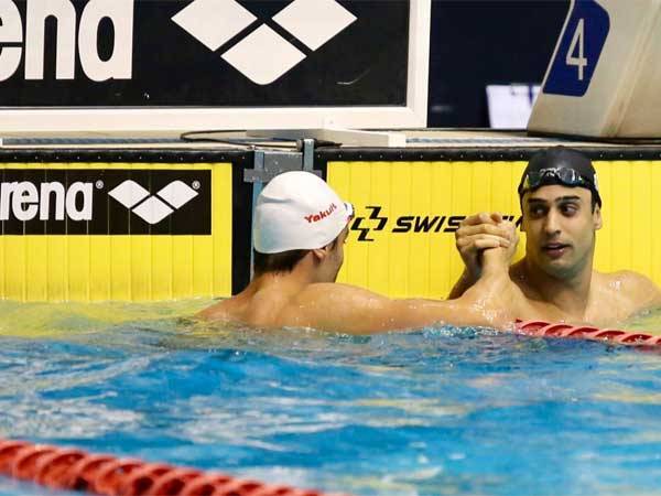 טומרקין מברך את גולדפדן בסיום המשחה (פטריסיה בן עזרא, איגוד השחייה)