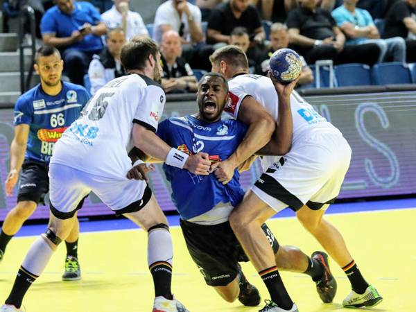 הרשים את הגרמנים ויקבל הזדמנות. מוסינדי במדי הנבחרת (צילום: הדר ואן קולא, איגוד הכדוריד)