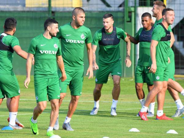 יצחק ואשכנזי באימון המסכם לפני מורה (באדיבות אתר מכבי חיפה)