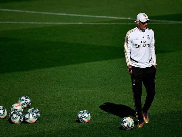 זידאן. כאב ראש בצד שמאל של ההגנה (Getty)