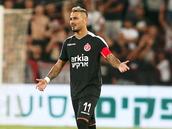 דוגמן כדורגל ותו לא. בוזגלו (אלן שיבר)