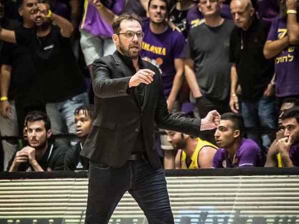 מבחן גדול לחולון, דרוקר (עודד קרני)