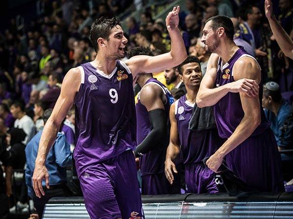 יזכה להניף את הגביע? שגב (עודד קרני)