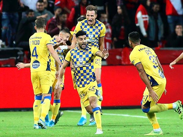 רגע של אושר אחרי תקופה קשה. ריקן (אלן שיבר)