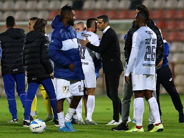 אין יותר מדי זמן לחגוג (לירון מולדובן)