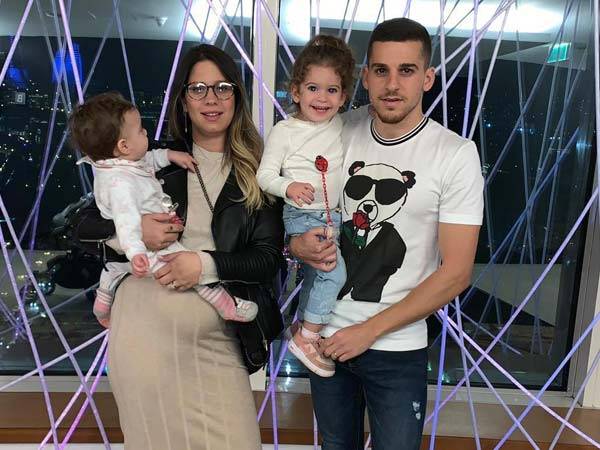 "אשתי גיבורה"